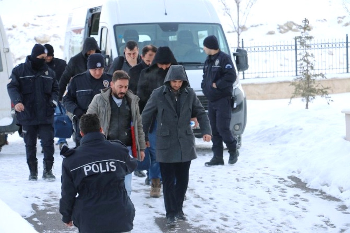 Sivas Merkezli 13 İlde Fetö Operasyonu: 19 Gözaltı