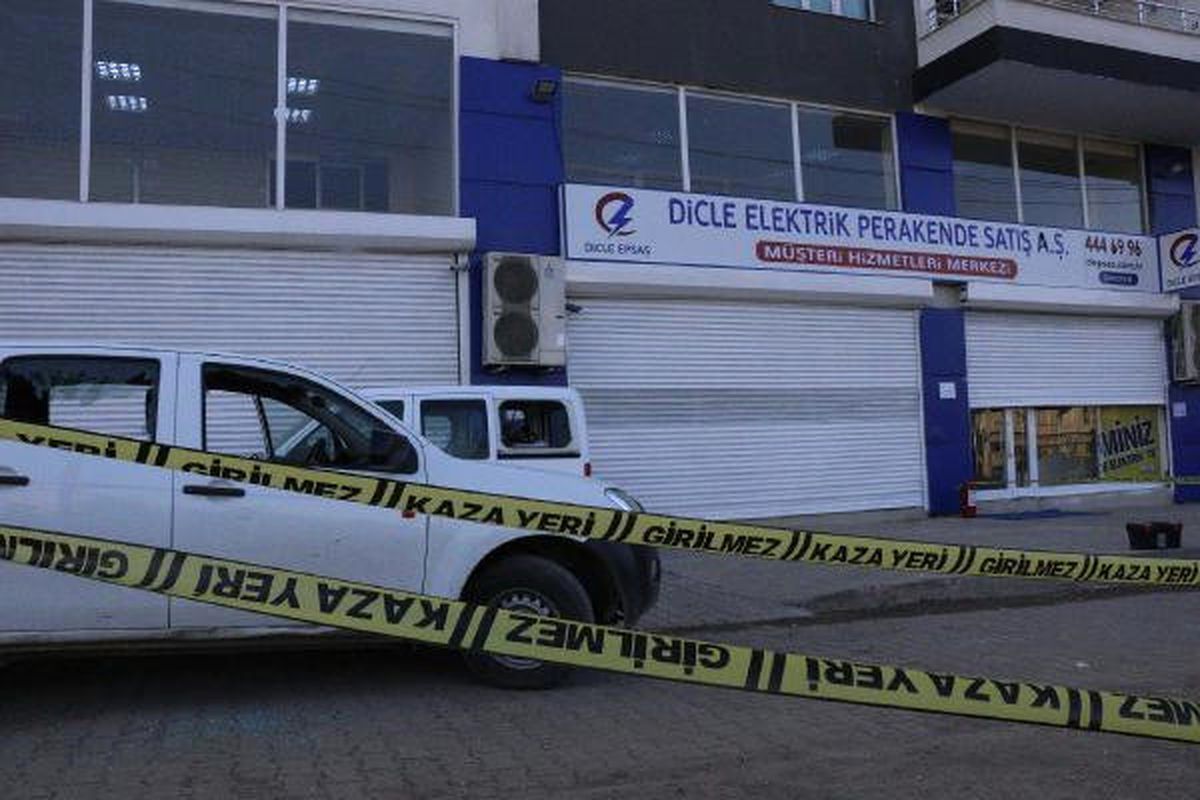 Siverek\'te Dedaş Araçlarına ve Fatura Ödeme Merkezine Ateş Açıldı