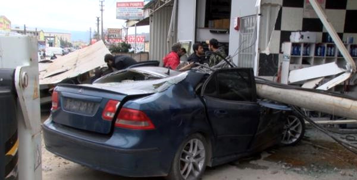 Sürücüsü Kalp Krizi Geçiren Kamyonun Çarptığı 10 Araç Hurdaya Döndü