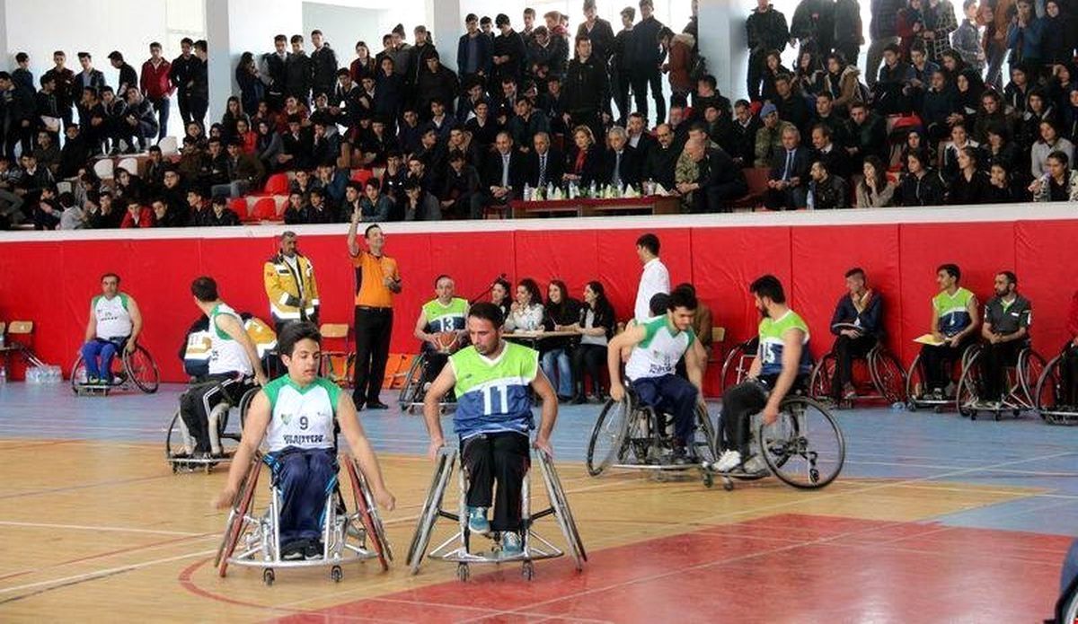 Vali Toprak Engellilerin Maçını İzledi