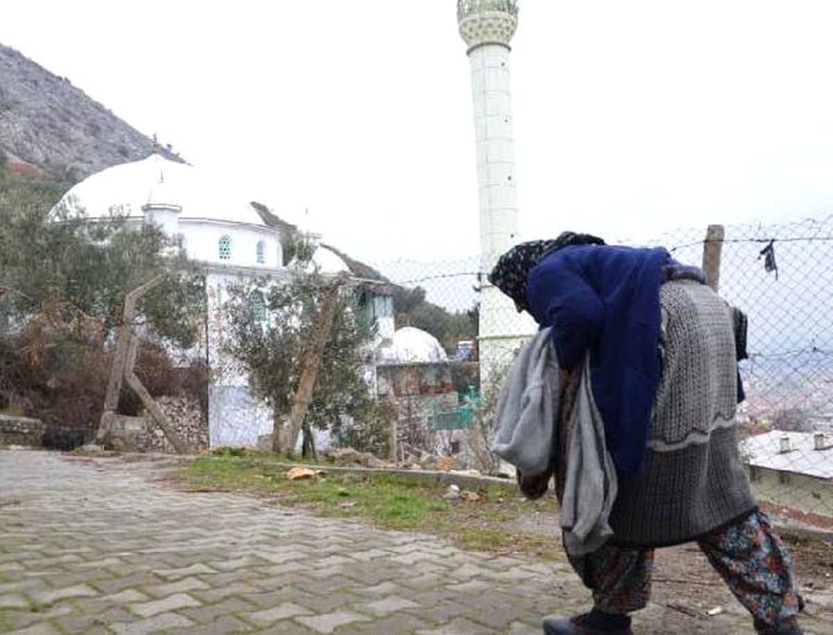 Yaşlı Kadına Cami Nöbeti Cezası