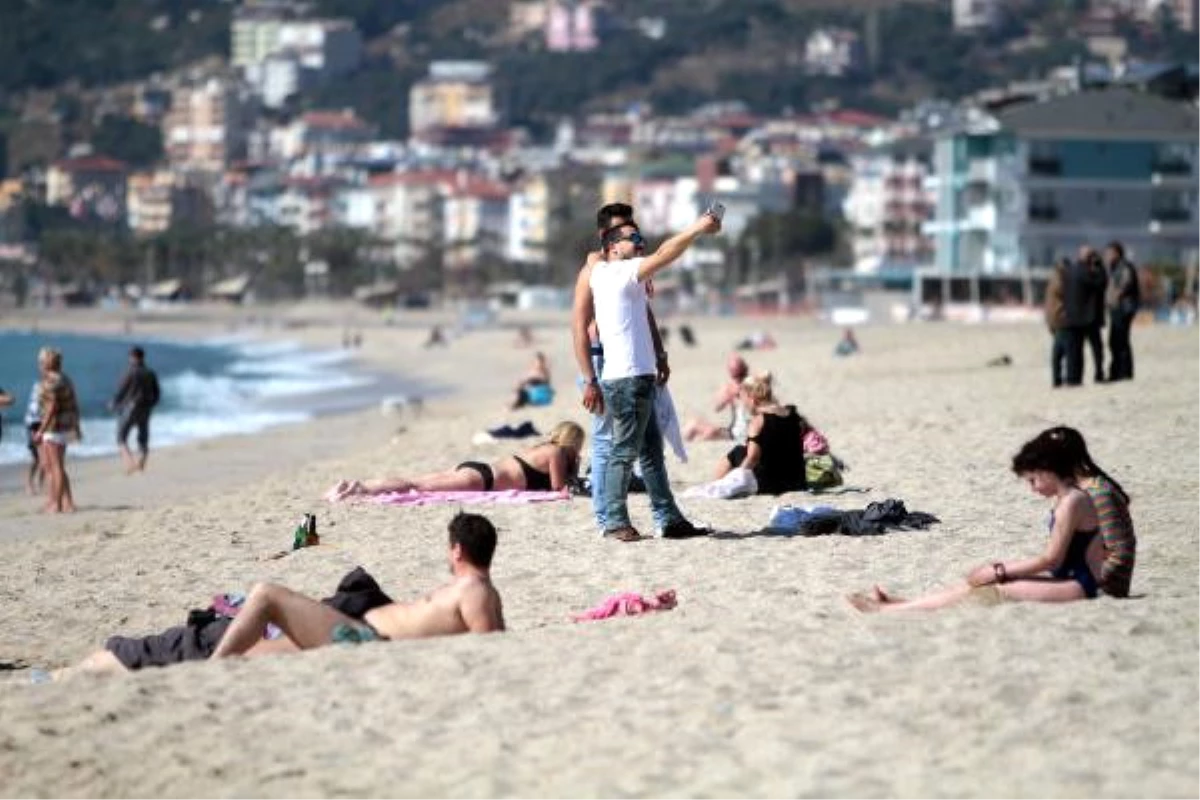 Alanya\'da Deniz Keyfi! Hava Sıcaklığı 19 Derece