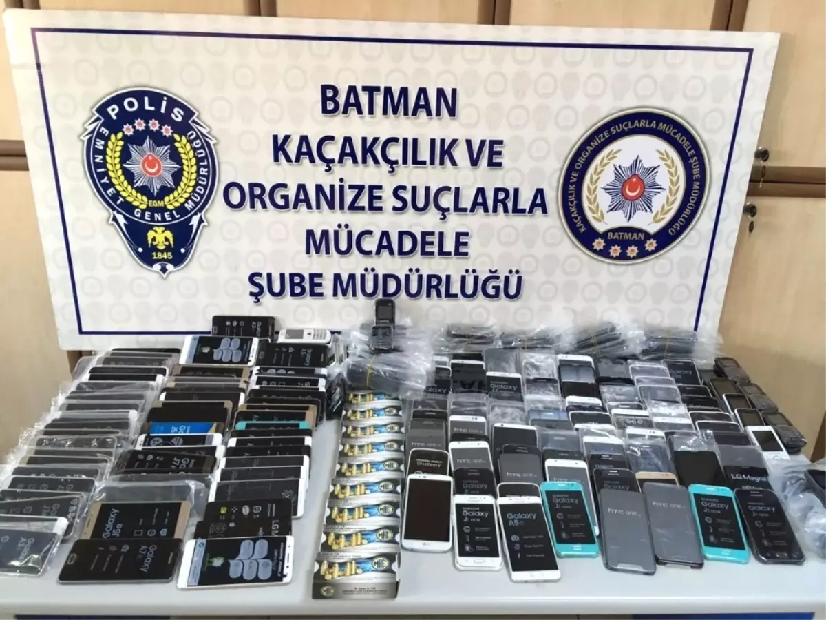 Batman\'da Kaçak Cep Telefonu Operasyonu: 3 Gözaltı