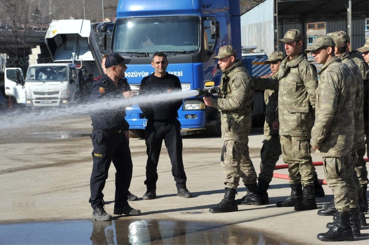 Bozüyük Belediyesi İtfaiye Ekiplerinden Askerlere Yangın Eğitimi