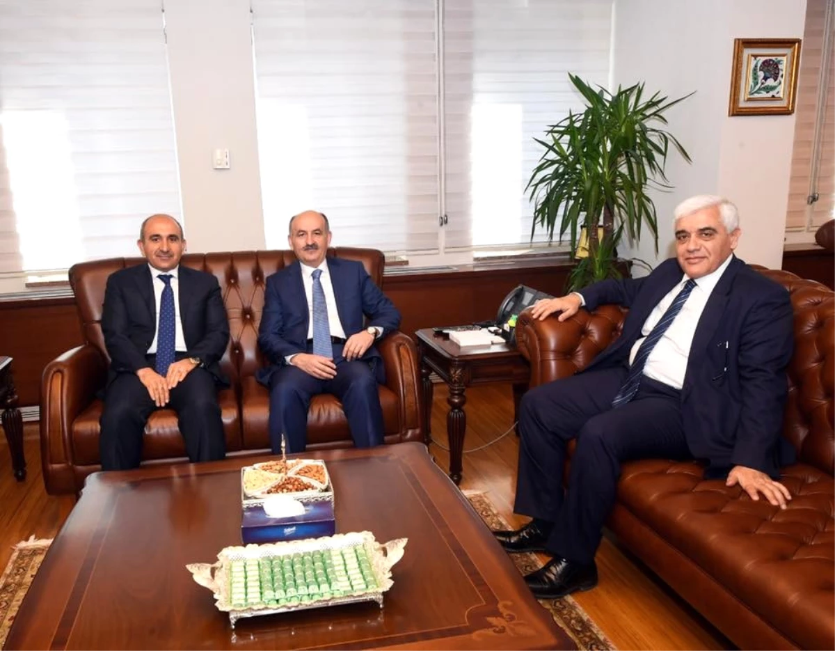 Çalışma ve Sosyal Güvenlik Bakanı Mehmet Müezzinoğlu\'na Ziyaret