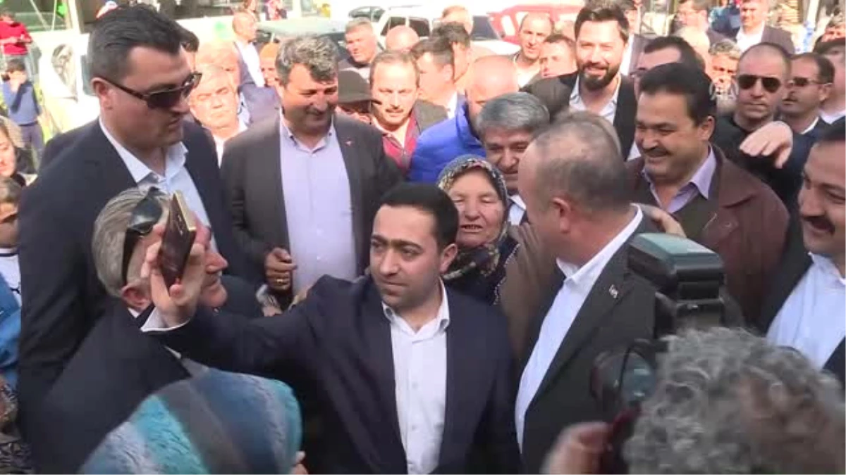 Çavuşoğlu, Döşemealtı\'nda Pazar Esnafını Ziyaret Etti