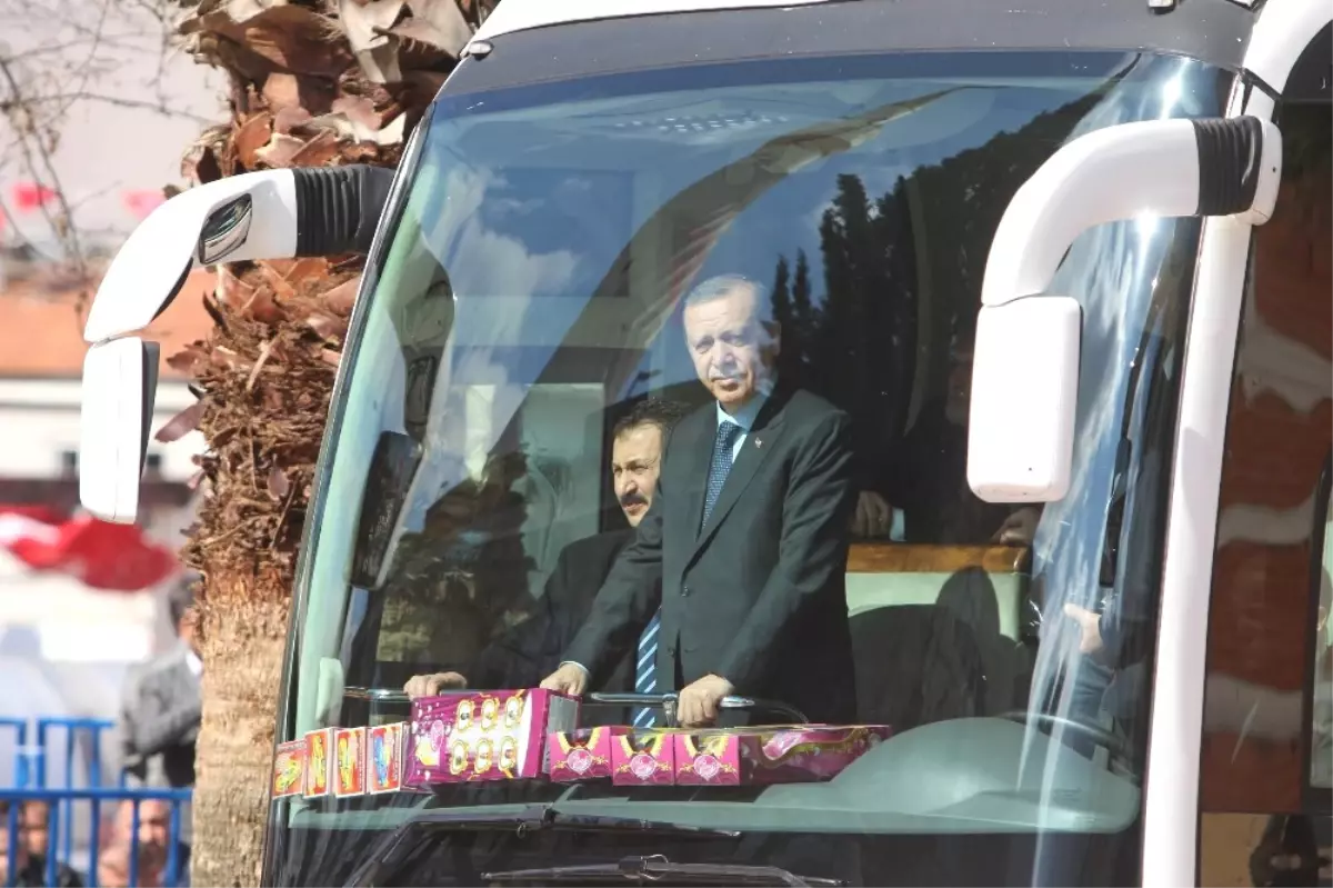 Cumhurbaşkanı Erdoğan Cuma Namazını Manisa\'da Kıldı