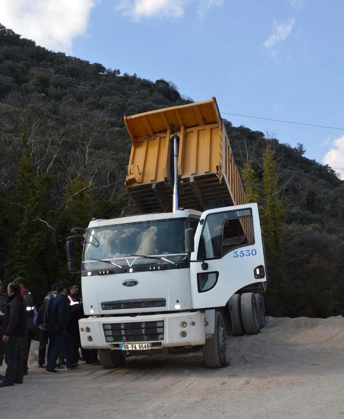Damper Tellere Değince Kamyon Şoförü Öldü