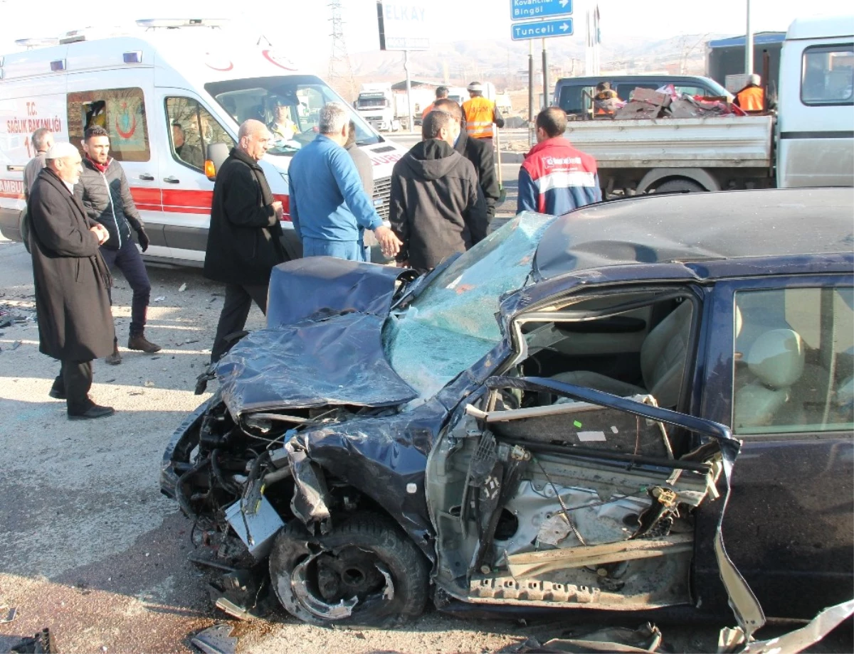 Elazığ\'da Zincirleme Kaza: 4 Yaralı