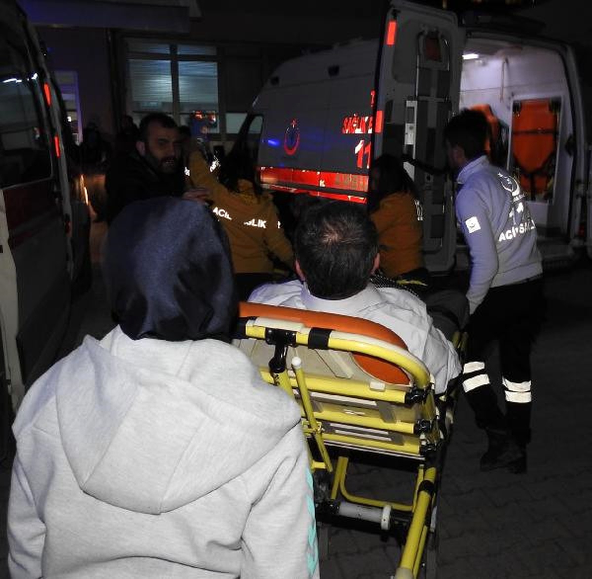 Emekli Emniyet Müdürü Kavga Ettiği Kişiyi Vurdu, Kendi Silahıyla Yaralandı (2)