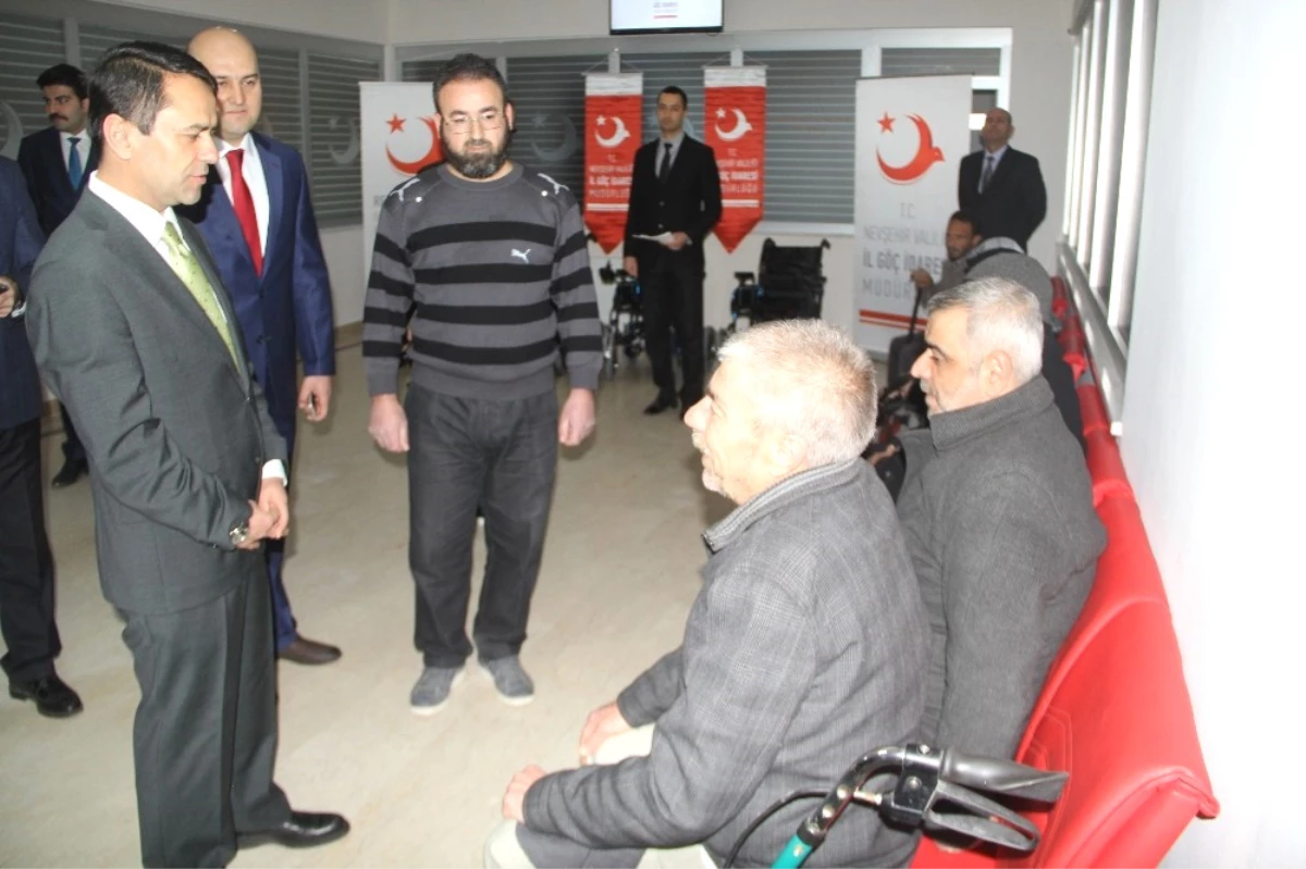 Engelli Suriyeli Sığınmacılara Akülü Sandalye Dağıtıldı