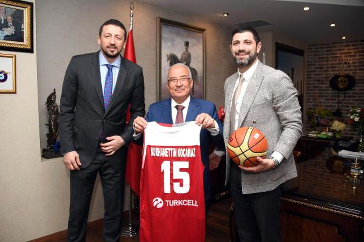 Hidayet Türkoğlu\'ndan Mersin Belediyesi\'ne Teşekkür Ziyareti
