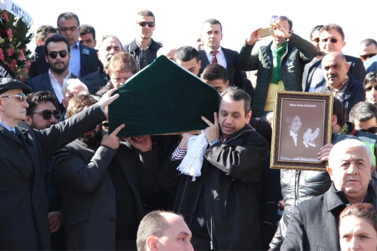 İşadamı Mehmet Kazancı\'nın Vefat Eden Oğlu Son Yolculuğuna Uğurlandı