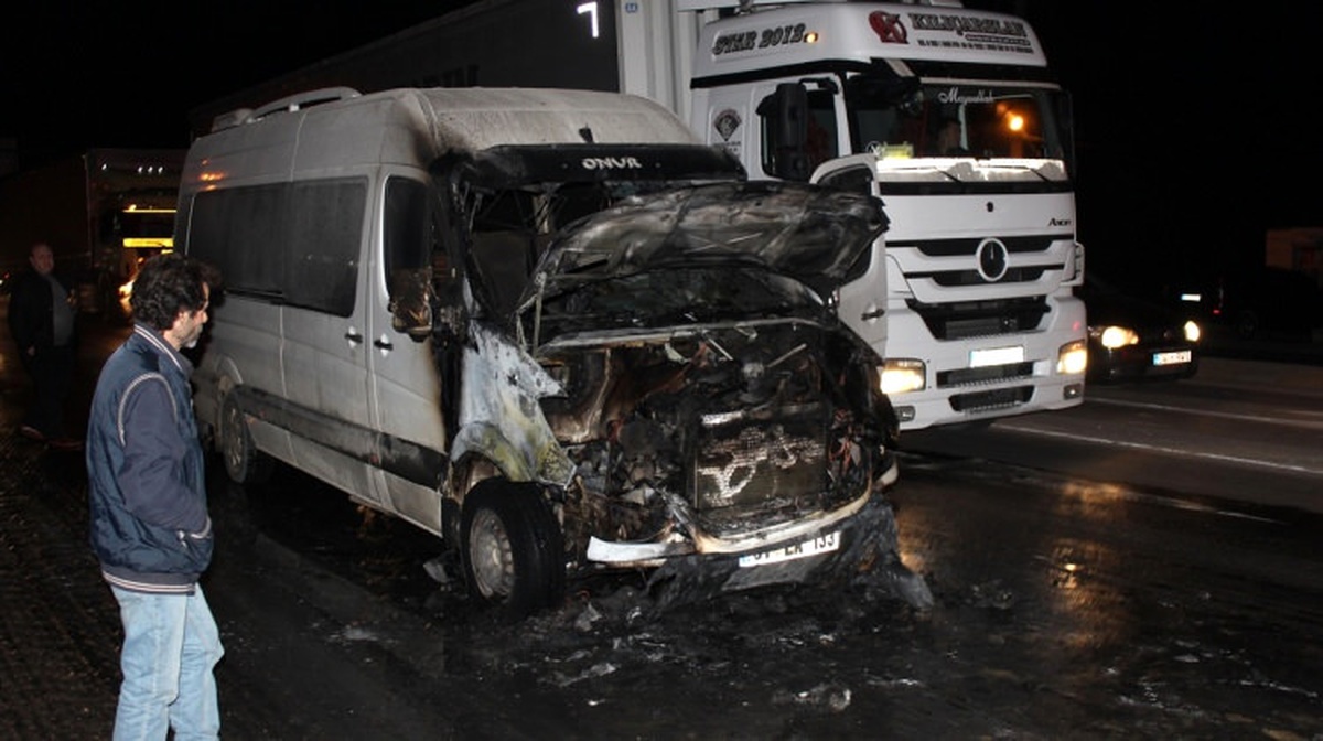 İtfaiyenin Yangına Müdahalesi Sırasında 2 Araç Çarpıştı: 1 Yaralı