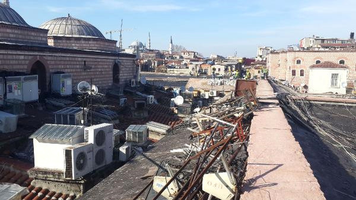 Kapalıçarşı\'nın İlk Kiremitleri Döşenmeye Başladı (Havadan Görüntülerle)
