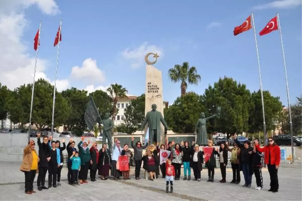 MHP\'li Kadınlardan Meral Akşener\'e Kınalı Destek Mesajı