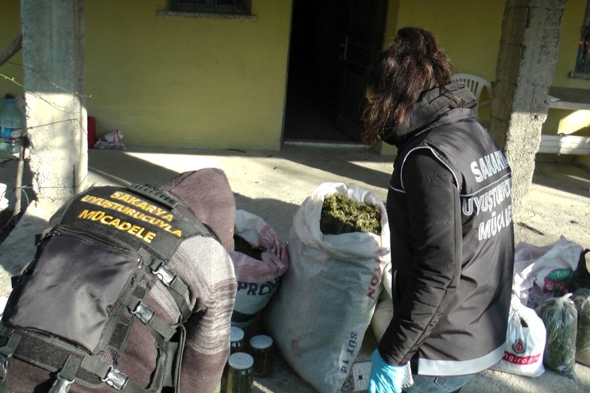 Sakarya\'da 24 Kilogram Kubar Esrar Ele Geçirildi