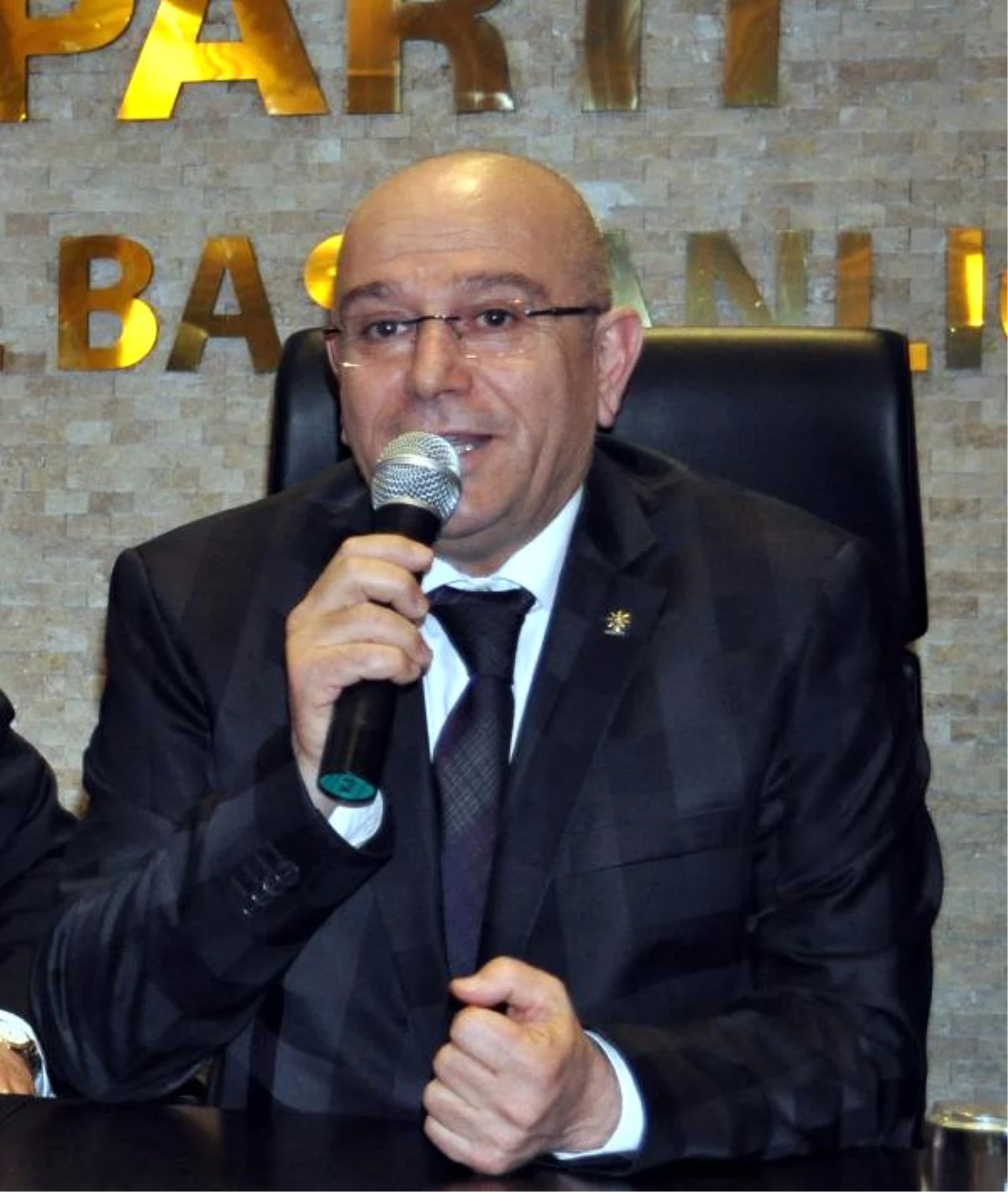 Sarıoğlan Belediye Başkanı, AK Parti\'den İhraç Edildi