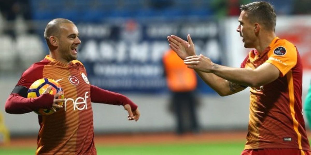 Sneijder\'i Geride Bıraktı!
