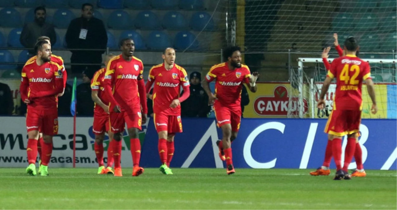 Süper Lig\'de Kayserispor Deplasmanda Çaykur Rizespor\'u 4-2 Yendi