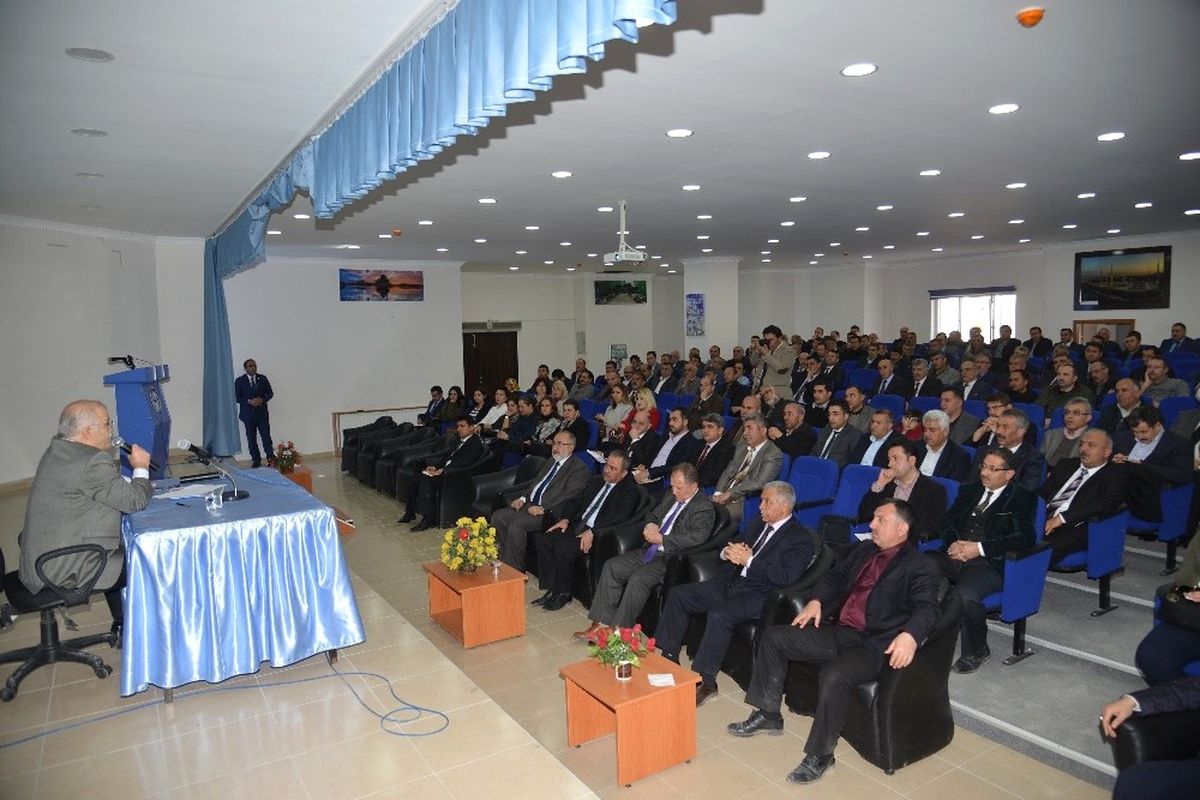 Vali, Okul Aile Birliği Başkanları ve İdarecileri ile Buluştu