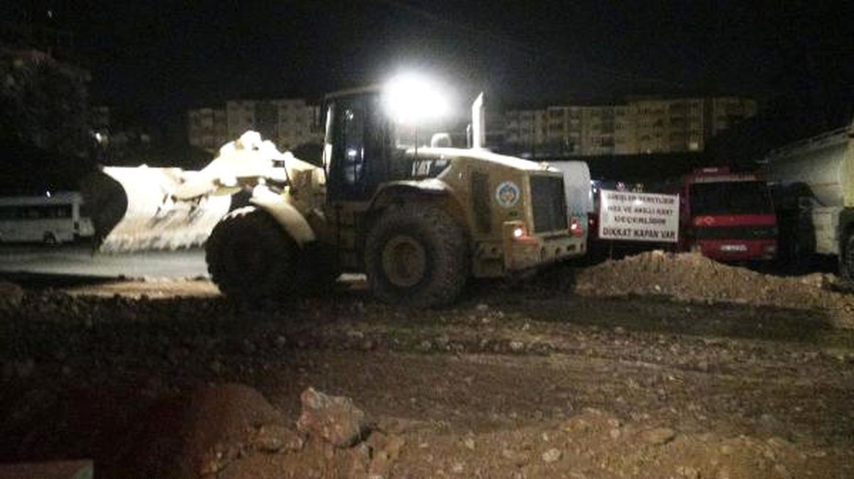 Yıkımı Önlemek İçin Kendilerini İş Makinelerinin Önüne Attılar