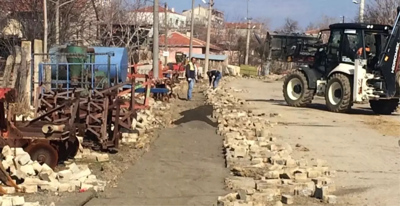 Yol Yapım ve Onarım Çalışmalarına Devam Ediyor