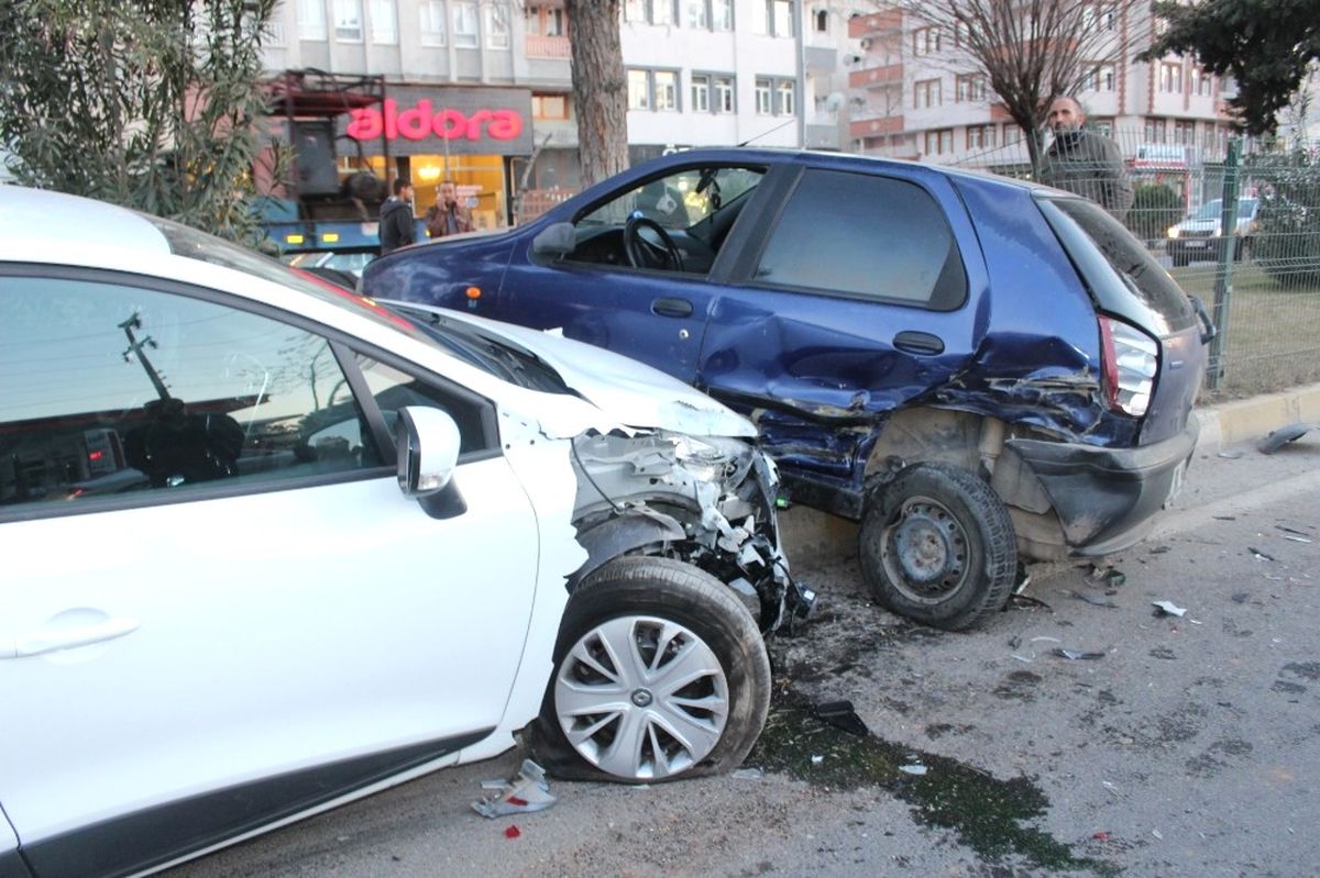 Adıyaman\'da Trafik Kazası: 2 Yaralı