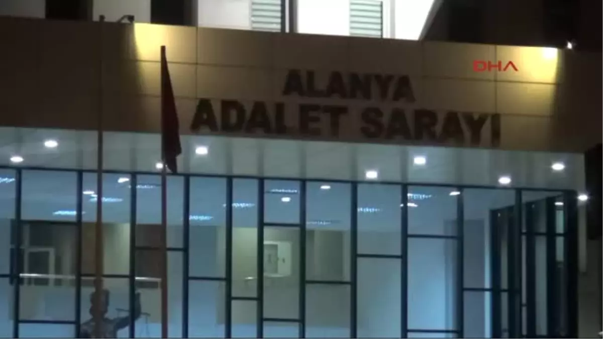 Alanya\'da 30 Kedi Katledildi