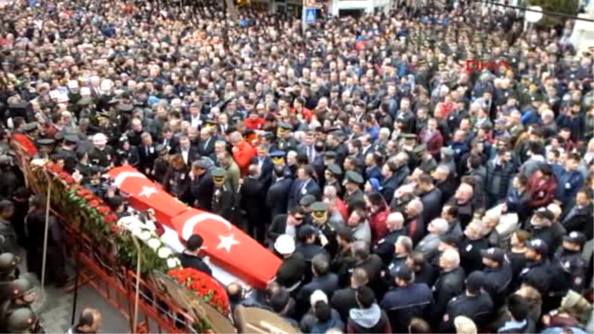 Balıkesir Cenaze Törenine 10 Bin Kişi Katıldı