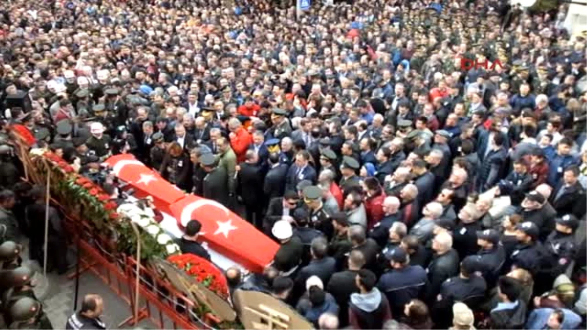 Balıkesir Cenaze Törenine 10 Bin Kişi Katıldı