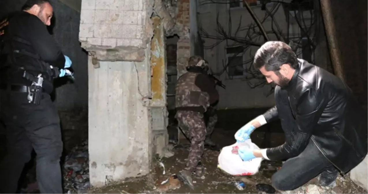 İstanbul Polisi Beyoğlu Sokaklarında Didik Didik Uyuşturucu Aradı