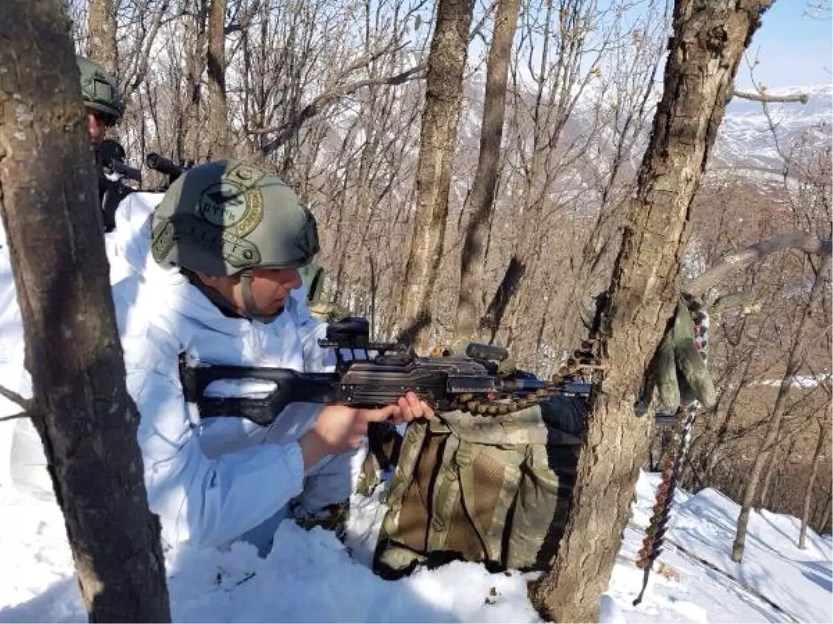 Bitlis\'te PKK\'ya Ağır Darbe; 8 Terörist Ölü, 2 Terörist Sağ Ele Geçti (2)