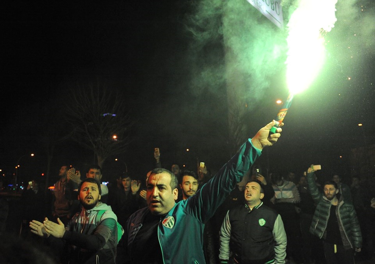 Bursaspor Otobüsünde Futbolculara Saldırı