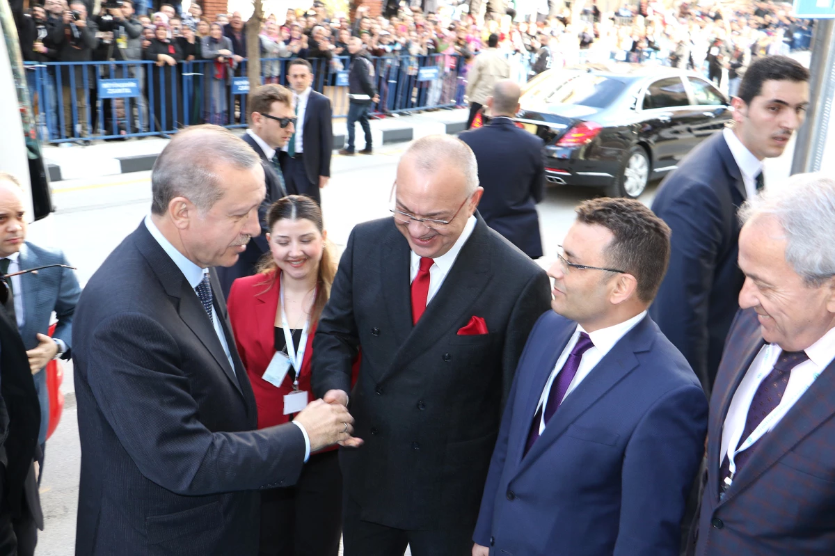 Cumhurbaşkanı Erdoğan\'dan Manisa Büyükşehir Belediyesi\'ne Ziyaret