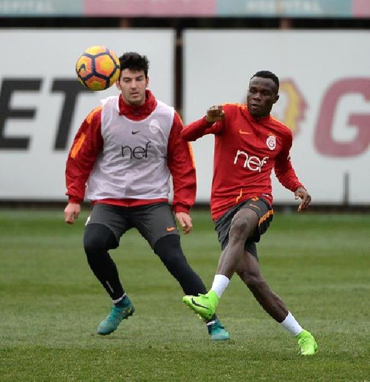 Galatasaray\'da Derbi Maçın Hazırlıkları Sürüyor