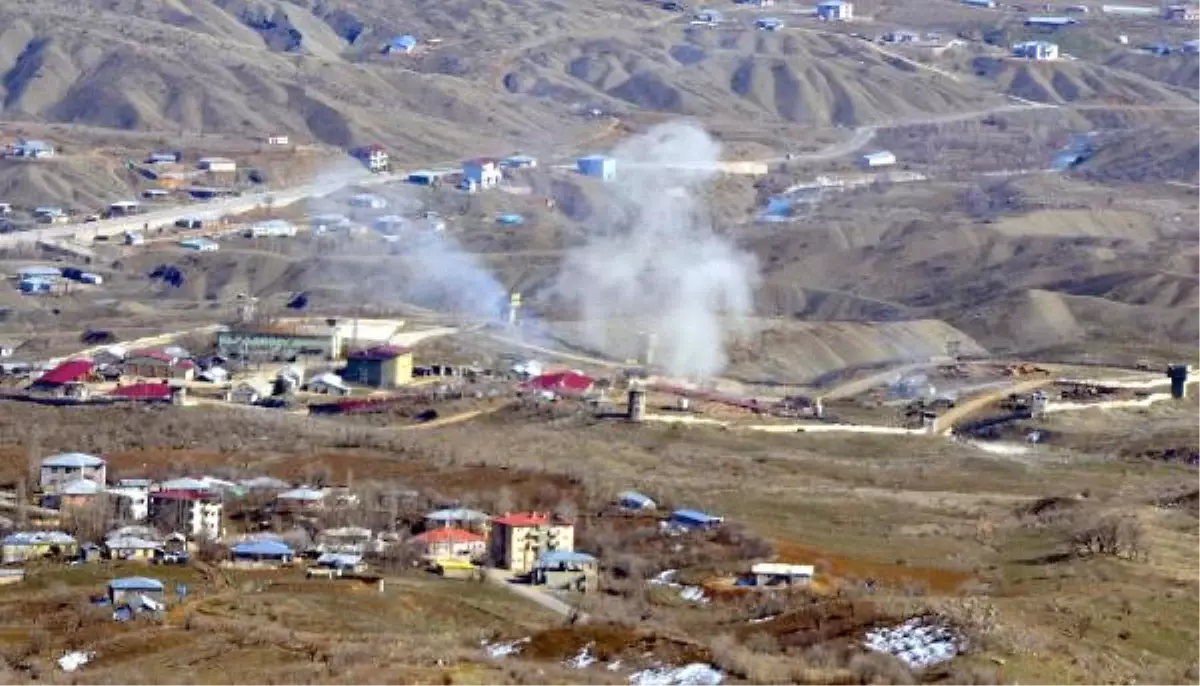 Irak Sınırındaki Derecik\'te, PKK Hedeflerine Bomba Yağdı