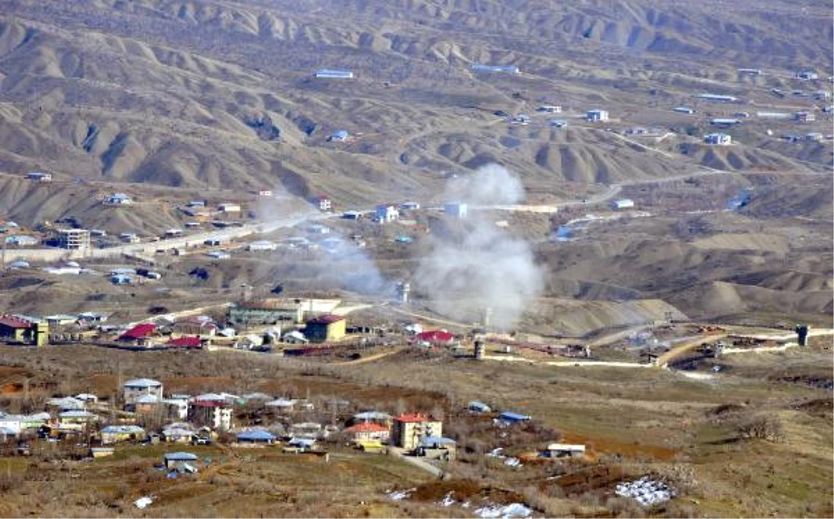Irak Sınırındaki Derecik\'te, PKK Hedeflerine Bomba Yağdı