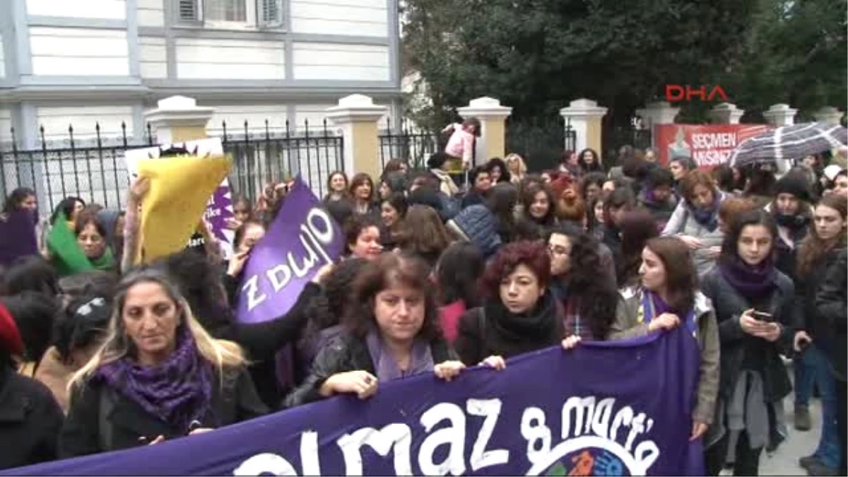 Kadıköy\'de Kadınlardan Eylem