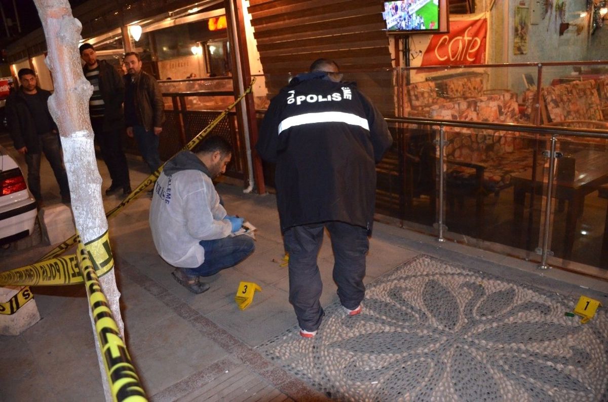 Kafeteryada Silahlı Saldırıya Uğradı