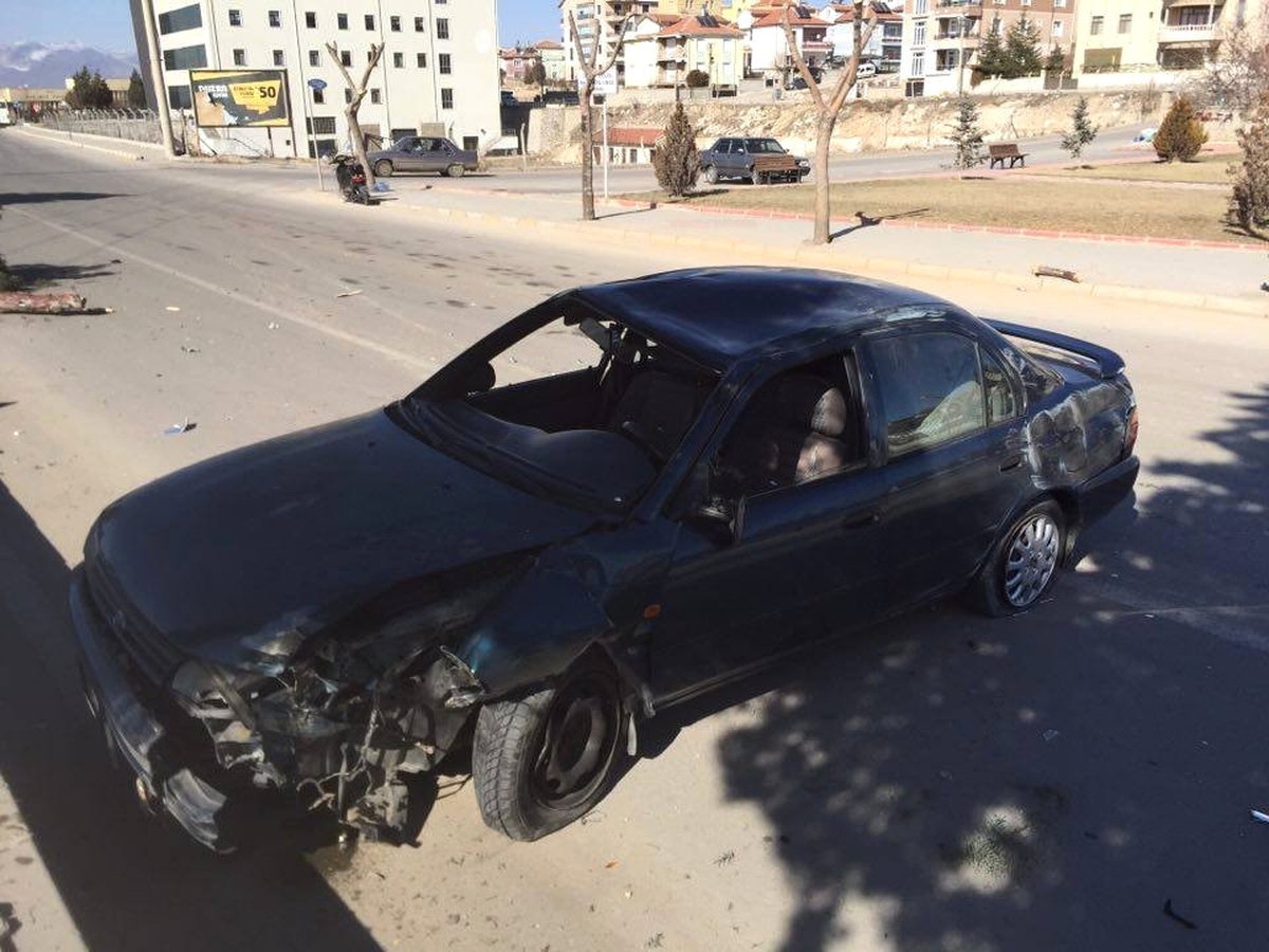 Karaman\'da Otomobil Takla Attı: 1 Yaralı