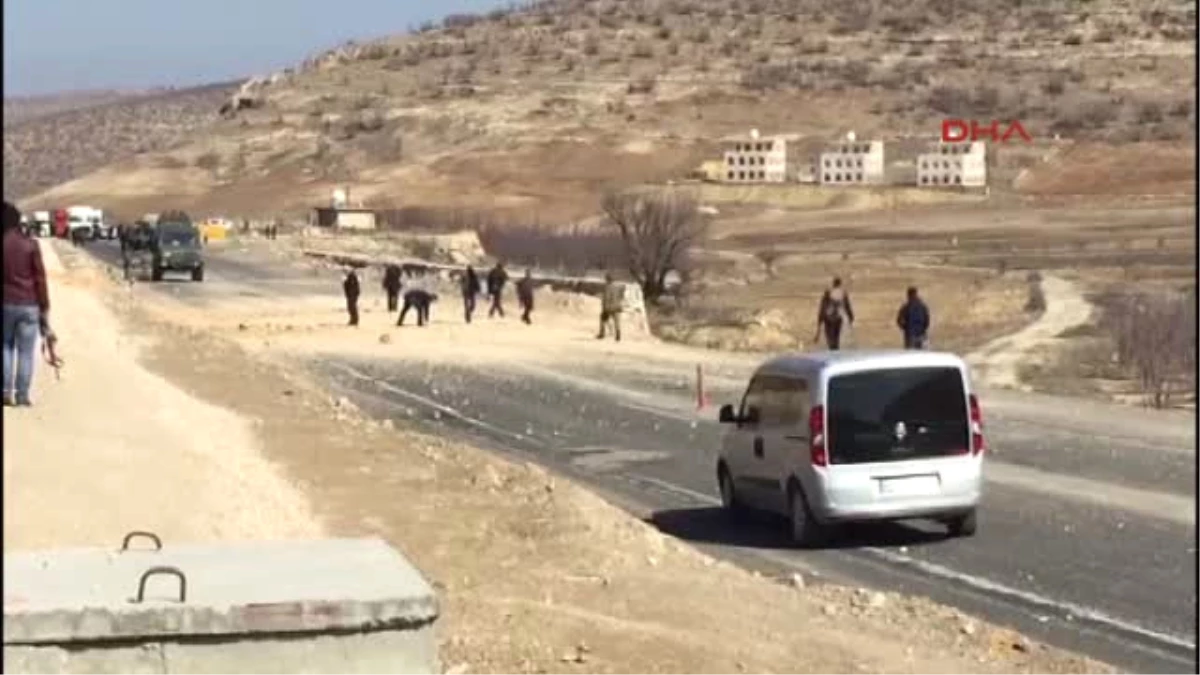 Mardin-Diyarbakır Karayolunda Askeri Aracın Geçişinden Sonra Patlama