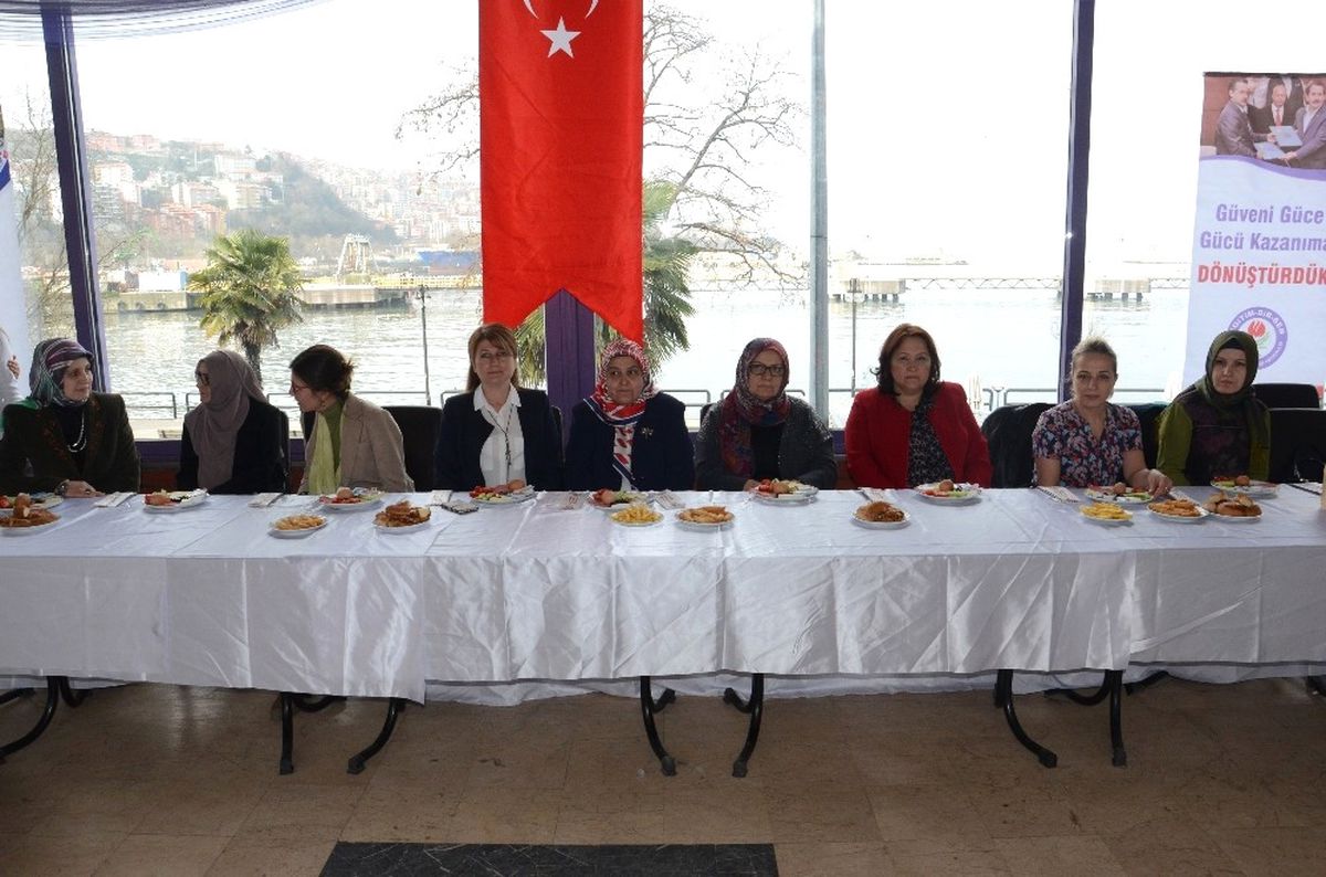 Memur Sen\'den "Öncü Sendika Öncü Kadın" Konulu Toplantı