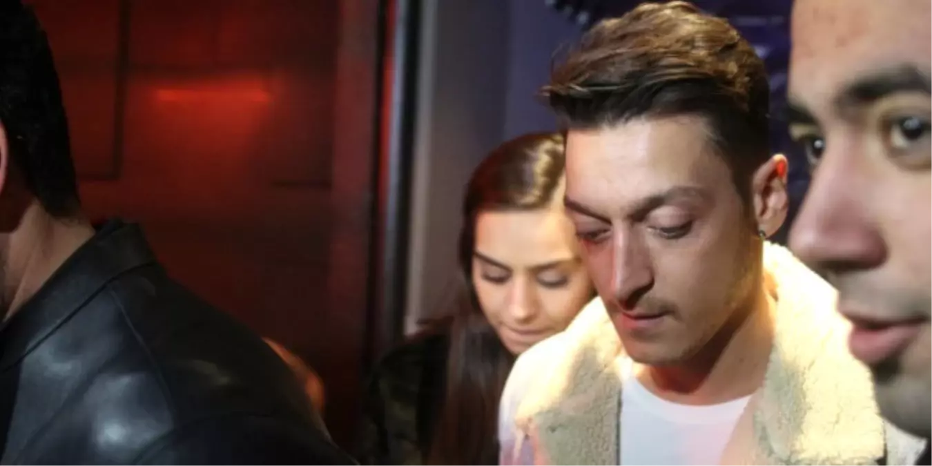 Mesut Özil\'den Evlilik İçin İlk Adım !