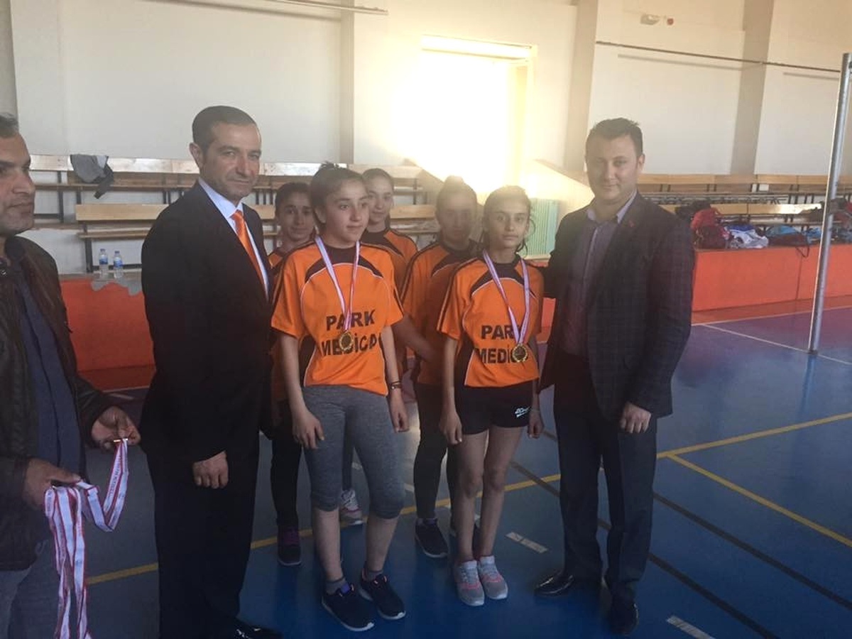 Okullar Arası Kızlar Badminton Müsabakaları Sona Erdi