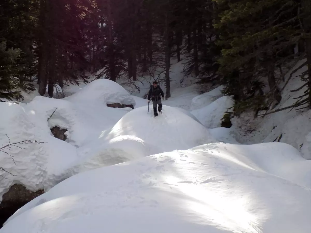 Uludağ\'ın Dereleri Eskimo Evlerine Döndü