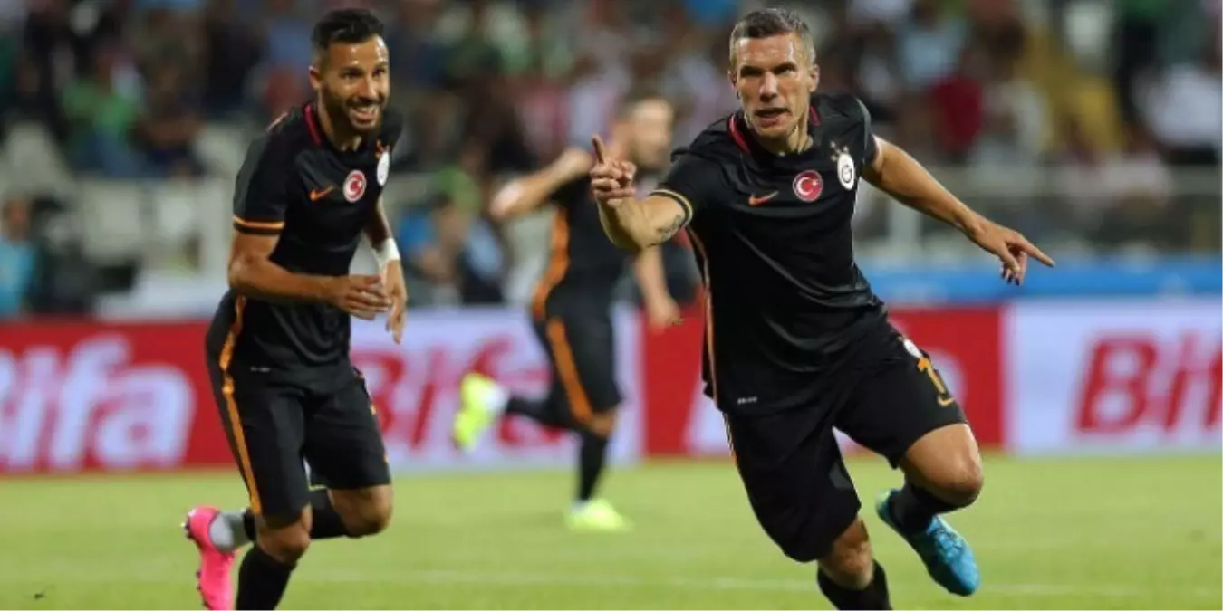 Podolski\'den Hayranına Büyük Jest