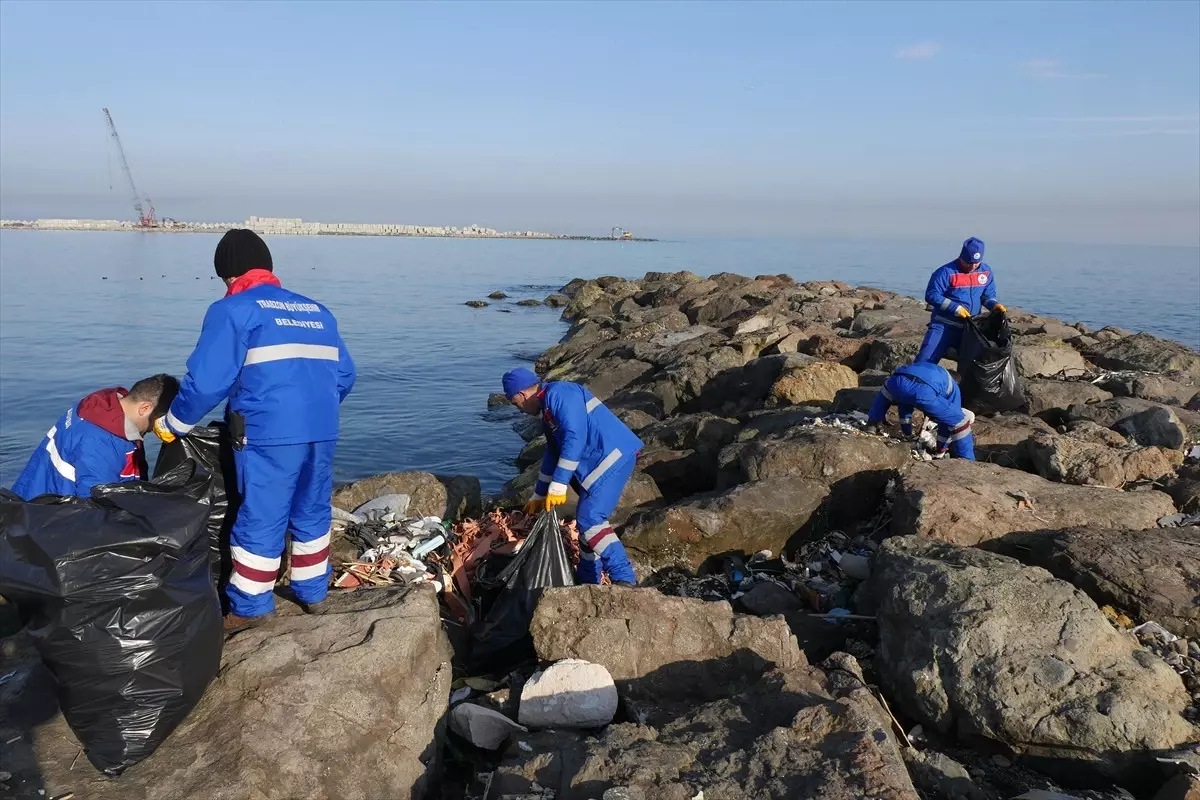 Trabzon Sahilindeki Çöpler Toplandı