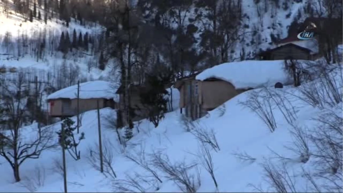 Artvin Macahel Bölgesinde Ağır Kış Şartları Hüküm Sürüyor