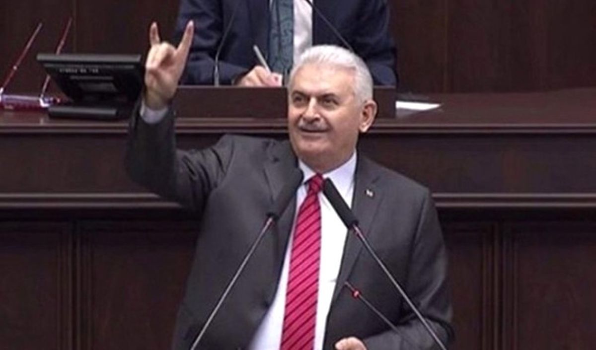 Bahçeli: Bozkurt İşareti Başbakanın Eline Yakışmış